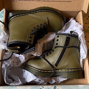 Boys Dr Martens Olive Boots NIB US Size 7